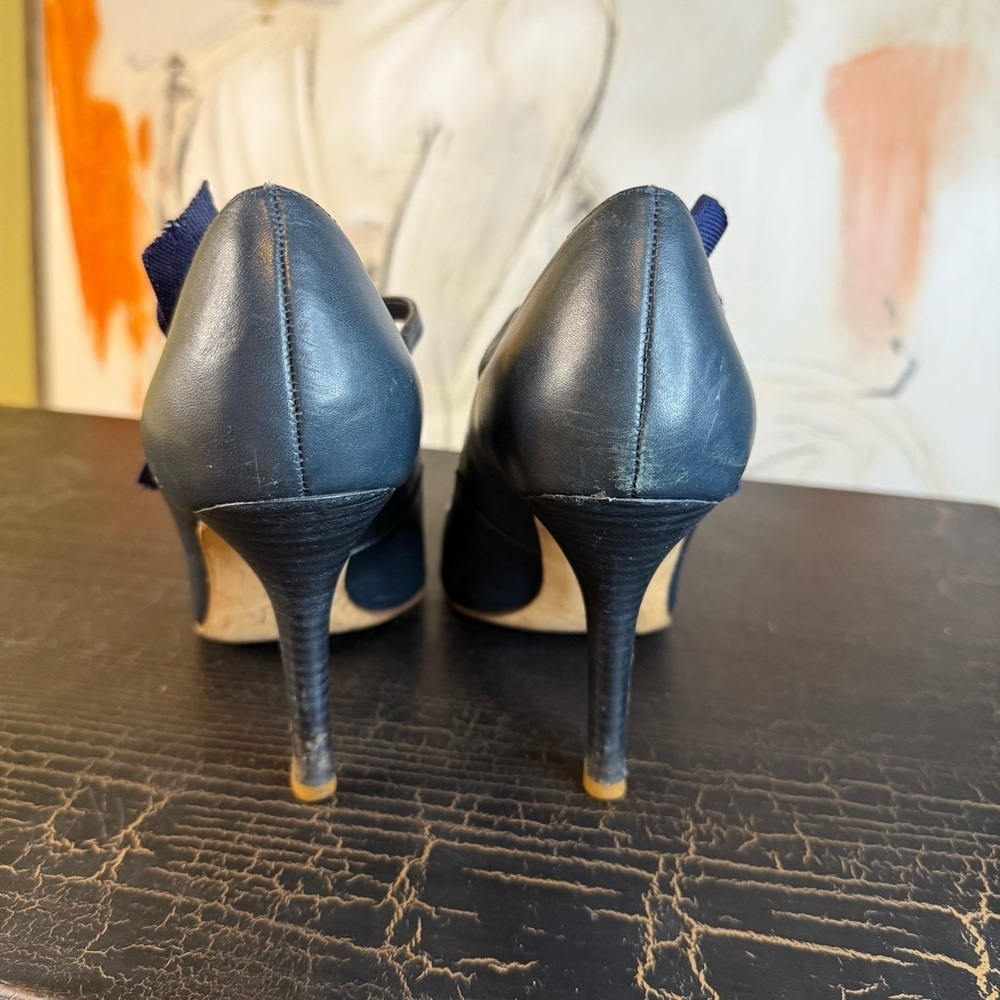 Tory Burch Navy Heels with Bow Accent - Picture 5 of 8